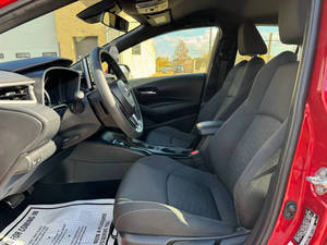 Voiture d'occasion de qualité et abordable, Toyota Corolla Hatchback SE 2022, conduite à gauche - Product Image 4