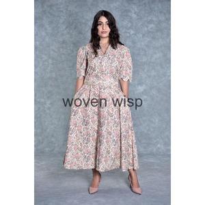 Elegante Vestido corto de novia para mujer de talla grande estampado digital con logotipo personalizado en la espalda - Product Image 2