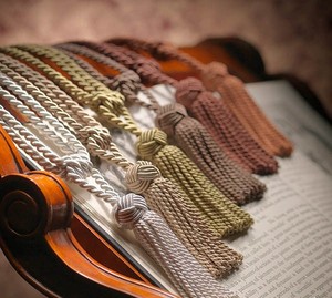 Tiebacks con borlas Dori retorcidas en rayón brillante con un hermoso color con diseño personalizado para oficinas en casa y hoteles - Product Image 1