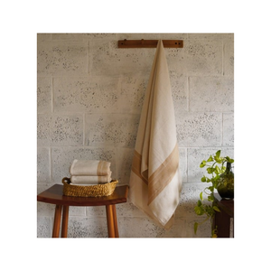 Serviette de bain en coton peigné de qualité supérieure 27x54 pouces 650GSM avec motif sculpté et surface à séchage rapide Fabriquée en Inde pour le tourisme et la vente au détail - Product Image 2