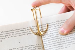 Elegante Marcapáginas de Metal con Acabado Dorado para Animar a los Lectores y Entusiastas DE LA Literatura - Product Image 4