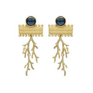 Pendientes de tuerca chapados en oro con Rama en cascada - Product Image 1