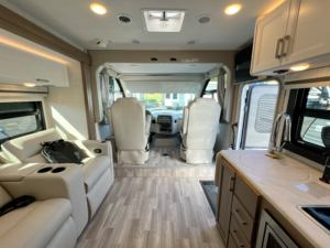 Stock disponible : Camping-car d'occasion 2025 Th0rs Motor Coach Axis 26.2, avec système solaire haute intensité, tout-terrain, 4-6 places, en promotion - Product Image 2