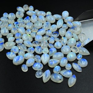 Lote al por mayor de piedras preciosas sueltas de piedra lunar arcoíris 100% natural, cabujón de fuego azul, formas mixtas, 3-8 quilates, tamaños mixtos, piedra de nacimiento de junio - Product Image 1