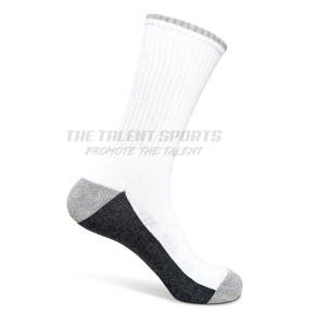 Nouvelles chaussettes de sport d'hiver respirantes à cheville haute pour hommes, avec grip personnalisé pour équipe, fabriquées au Pakistan, pour sports de plein air - Product Image 3