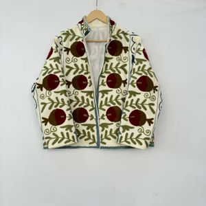 Veste à broderie Suzani, manteau en coton Suzani, veste chaude pour femme, veste courte Suzani, veste d'hiver pour femme, - Product Image 2