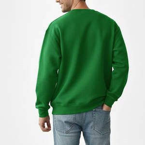 Sudadera cómoda hecha de tejido polar de primera calidad, corte holgado, perfecta para uso casual en invierno y estilo urbano. - Product Image 3