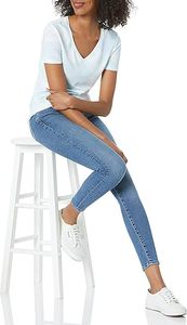 T-shirts minimalistes en coton à col en V pour femmes, doux et confortables, vente en gros de t-shirts pour femmes de Bangladesh Garments - Product Image 3