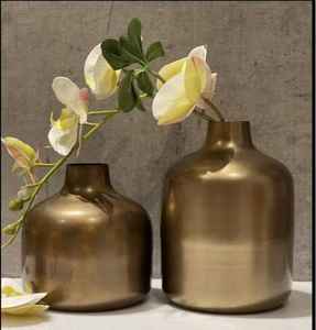 Jarrón de Flores de Hierro Chapado en Oro Brillante de la Mejor Calidad para Decoración de Mesa en Hogares, Hoteles y Fiestas, y Arreglos Florales Elegantes - Product Image 1