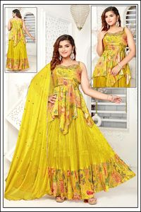 Ensemble de lehenga choli de mariée moderne de qualité supérieure, tissu en lin avec broderie lourde et dupatta - Product Image 2