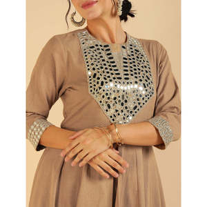 Conjunto de Túnica y Pantalones Palazzo de Manga Tres Cuartos en Crepé de Algodón Puro Color Beige para Mujer, Ropa Fusion - Product Image 2