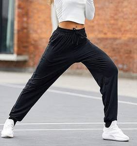 Pantalon de survêtement taille basse pour femme avec poches Joggers super confortables avec logo personnalisé pour salon de yoga ou entraînements de printemps - Product Image 6