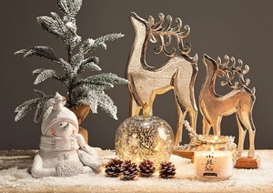 Bougeoir en métal de finition dorée blanche de conception unique avec la lumière en T votive de verre de gravure pour l'usage de lanterne de décoration à la maison en vente! - Product Image 2