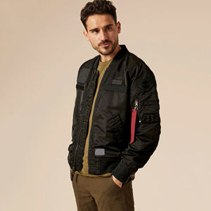 Chaqueta de bombardero de hombre de estilo callejero de alta calidad OEM, chaqueta de bombardero acolchada de talla grande con cuello levantado de tela ligera personalizada para hombre - Product Image 5