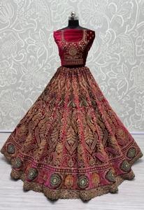 Colección exclusiva Diseño de bordado de terciopelo Lehenga Choli para mujer para uso en bodas y fiestas a precio a granel - Product Image 5