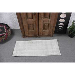Tapis vintage 1,5x3,5 pieds, tapis turc, tapis en laine à bordures grises - Product Image 3