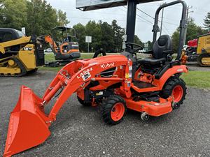 Mini tracteur Kubota BX2680 compact 4x4 pour l'agriculture, tracteur agricole BX2680, efficace, facile à utiliser - Product Image 2