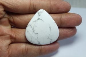 100% naturel meilleure qualité poire coupe forme lisse Howlite Cabochons pour la mise en bijoux utilisation à des prix abordables par le vendeur indien - Product Image 2