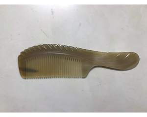 Peine de cuerno hecho a mano en Vietnam Dientes lisos y acabado fino Peine de cuerno Premium con efecto antiestático para el cuidado del cabello - Product Image 5