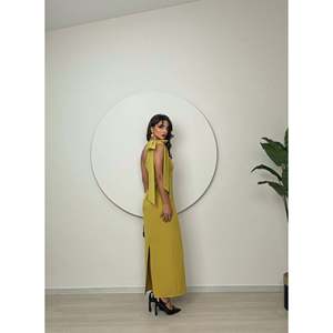 Vestido de crepé con lazo desmontable y un solo hombro, corte ajustado y cintura natural, modelo 2136 - Product Image 6