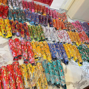 Lanterne décorative en soie, artisanale, fabriquée à partir de tissu de soie lisse, conçue pour créer une ambiance festive et une décoration culturelle, fabriquée au Vietnam. - Product Image 6