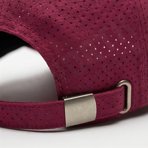 หมวกฮิปฮอปปีกแบนปรับได้ หมวกเบสบอลปักโลโก้ตามสั่ง สีสันสดใส แฟชั่น หมวกแก๊ปแบบ Snapback - Product Image 6