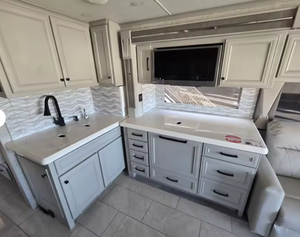 Camping-cars abordables 2023 2024 2025 Fleetwood Bounder Classe A Premium, camping-cars, meilleures offres et économies importantes - Product Image 3