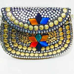 Bolso de mano de mosaico de metal Bolsos de mano étnicos Diseño de piedra de joya Bolso de mano de fiesta de trabajo con tachuelas de metal A precio barato. - Product Image 2