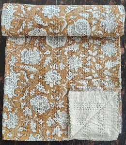 Edredón Kantha Tan Kantha Block Print Indian Home and Hotel Use Colcha de invierno Tamaño Queen y King - Product Image 1