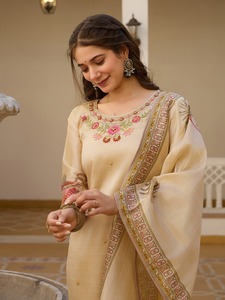 Hot Verkopende Zijden Kurti Met Bijpassende Dupatta En Palazzo Voor Een Elegante Look Verkrijgbaar Tegen Groothandelsprijzen Van India