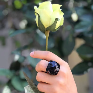 Anillo de Cuerno de Buey Ecológico Hecho a Mano, Moderno, Tallado, Accesorio para Bodas y Fiestas de la India por Saniya Handicraft - Product Image 1