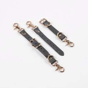 Ensemble de retenue BDSM 16 pièces de différentes couleurs et options de quincaillerie ceinture et menottes de cuisse BDSM-0011 en cuir de vachette véritable - Product Image 4