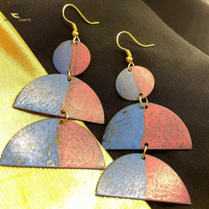 Boucles d'oreilles en métal de style irrégulier à la mode avec des boîtes à bijoux en bois à la mode élégantes taille personnalisée pour les femmes - Product Image 3