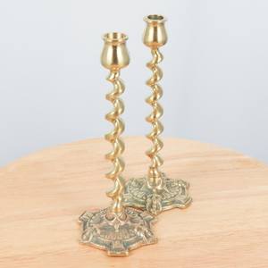 Ensemble de deux chandeliers de style victorien en laiton massif vintage avec design en forme de spirale Matériau métallique d'élégance antique - Product Image 6