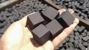 Cubos de carbón de coco de primera calidad para hookah, 25 mm x 25 mm x 20 mm, carbón para shisha sin humo, de combustión prolongada y calor uniforme, para narguile, en venta. - Product Image 2