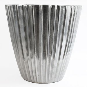 Vase artisanal en aluminium décoratif éblouissant, design moderne, couleur argent/or, écologique, H 80 cm, provenance d'Inde - Product Image 6