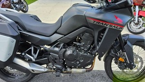 Nueva Motocicleta de Aventura Honda Transalp 2025 con Tecnología Avanzada para el Piloto, 3 Años de Garantía, en Stock - Product Image 3