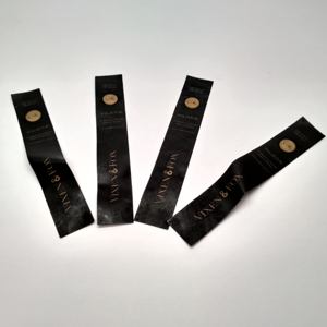 Étiquette imprimée en TPU écologique Étiquette d'entretien en caoutchouc de couleur personnalisée Résistance à l'eau Étiquette d'information lavable durable - Product Image 1