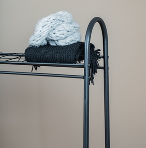 Porte-vêtements autoportant à double niveau en métal avec étagères en fil métallique pour le rangement des vêtements dans le placard, design minimaliste - Product Image 2