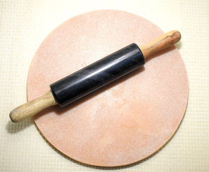 Ensemble de chakla et de belan de printemps, écologique, de haute qualité, en marbre/bois/métal, conçu pour un confort de roulement accru, pour le roti quotidien - Product Image 1