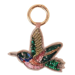 Porte-clés et accessoires de sac en broderie de perles de graines de couleur rose et verte avec un beau motif d'oiseau en provenance d'Inde - Product Image 1