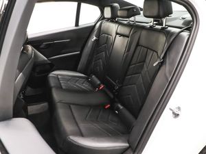 BMW Serie 5 530i xDrive Sedán 2025 Usado en Excelentes Condiciones, Transmisión Automática de 8 Velocidades, 255 HP, 2L, 14, Listo para Enviar - Product Image 4