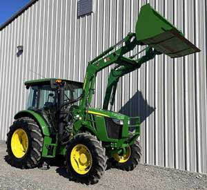 Tracteur de pelouse 4X4 2021 John DeereR 5100E Multifonction avec AC - Product Image 2