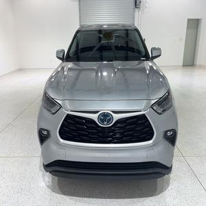 TOP SELLING 2022 Toyota Highlander XLE Transmission automatique 6 cylindres Sièges en cuir - Product Image 1