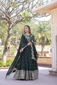 Excellente qualité lourde et belle fausse Georgette Lehenga Choli & Dupatta avec paillettes brodées travail à vendre - Product Image 4