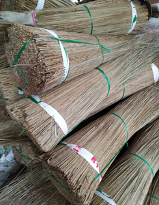 Palo de escoba de coco tradicional producido con materiales sostenibles para la exportación - Product Image 4