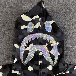 เสื้อฮู้ดซิปหน้าฉลามลายพรางสำหรับผู้ชายผ้าคอตตอน450GSM 100% ขนแกะออกแบบเองได้ - Product Image 5