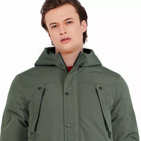 Parka authentique de style russe pour hommes avec doublure en fausse fourrure et capuche conçue pour les conditions hivernales extrêmes
