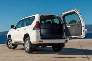 Toyota Land Cruiser Prado TXL SUV d'occasion en bon état - Product Image 4