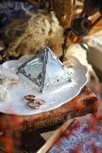 Caja de anillo de cristal con forma de pirámide, organizador de joyas hecho con vidrio y Marco de pulido de oro de Metal para compromiso de boda de cumpleaños - Product Image 6